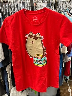 Pusheen T Shirt Sz M Adult Red The Cat and Hid Boom Box *Neat*